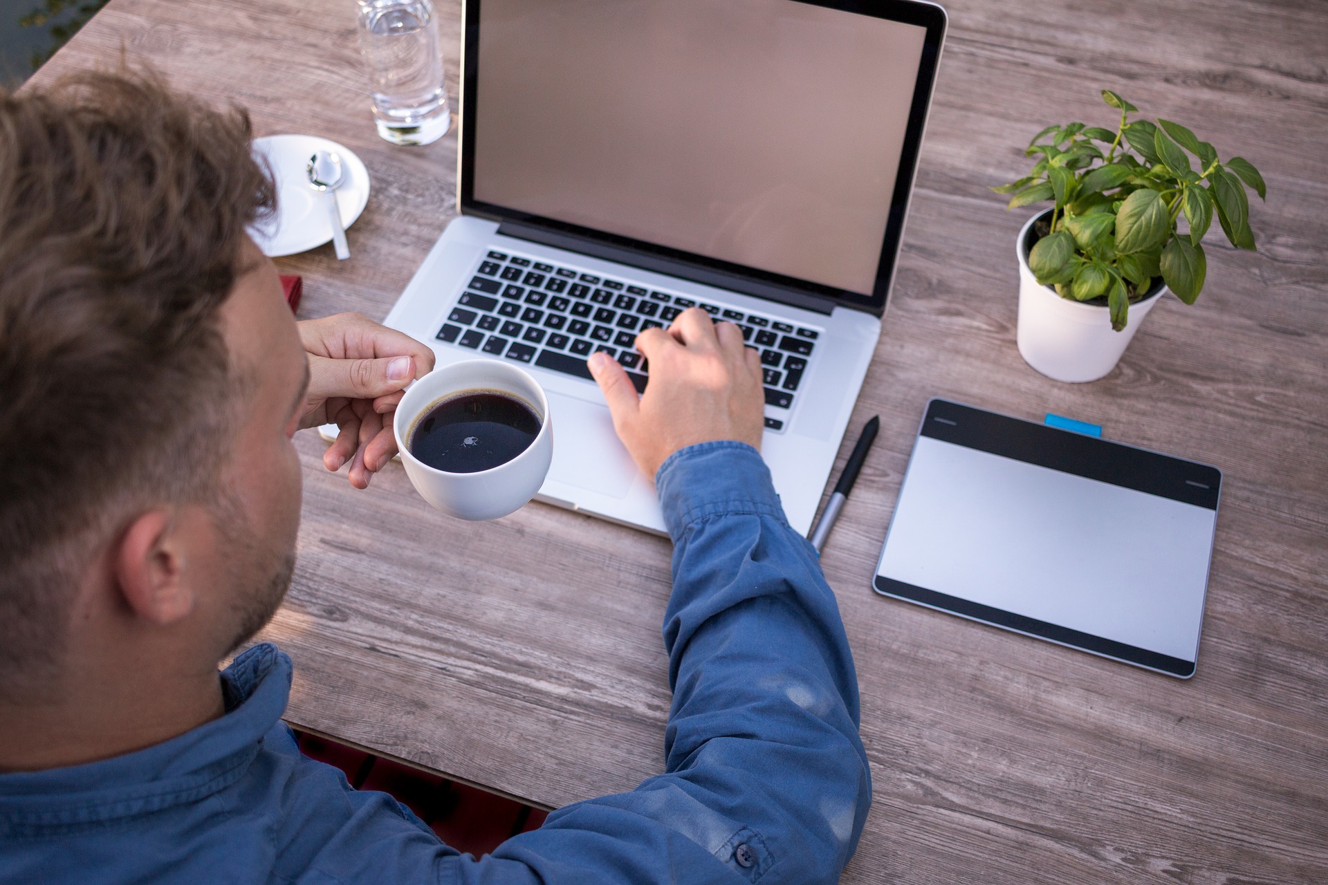 Arbeiten im Homeoffice – 7+1 Tipps, wie du durch Heimarbeit mehr leistest